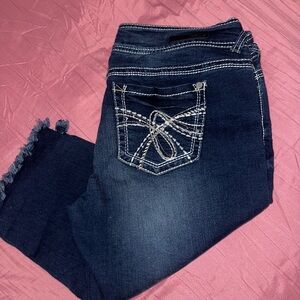 Wallflower Dark Wash Embroidered Pocket Caris Size 13
Pr#32